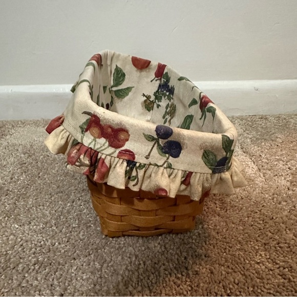 Longaberger Large Desktop Basket with Fruit Liner - Picture 4 of 9